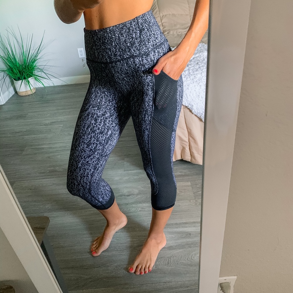 Lululemon Leggings Gray With Pockets & mesh